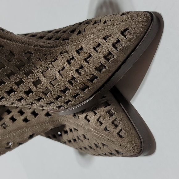 VINCE CAMUTO Brown Suede Ankle Boots Womens High Heel Booties Size 8M - Picture 7 of 16